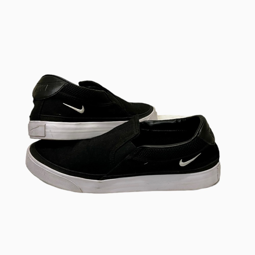 Nike Women’s Court Legacy Slip On Sneakers 8.5